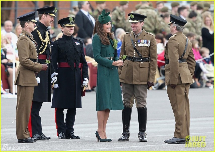 凯特王妃华贵绿裙与威廉王子盛装亮相