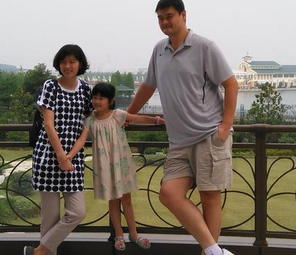 姚明6岁女儿身高惊人 球迷预测小沁蕾未来身高好欢乐