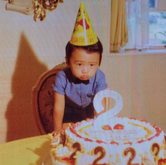 谢霆锋童年萌照 生日惊喜满满蔡依林贴心送自制蛋糕