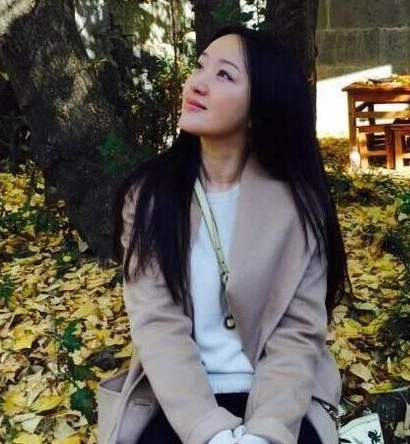 杨钰莹穿粉衣自拍 皮肤粉嫩网友直呼岗岗哪有45明明18