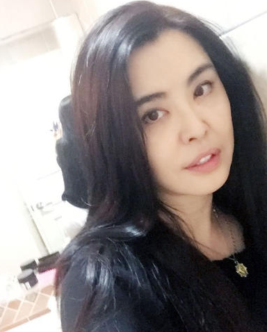 王祖贤晒自拍美照 不惧岁月世间话留给世间人