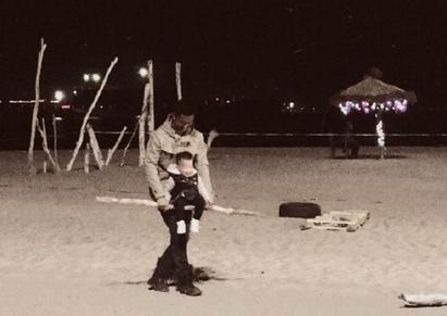 吴京带吴所谓拍夜戏 谢楠为儿子画圈圈吴所谓一脸懵懂[1]- 中国日报网