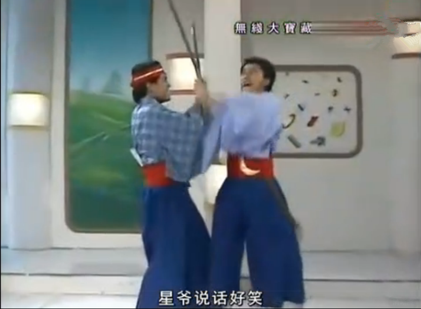 周星驰早期武士造型曝光 脸上挂着婴儿肥充满少年气息