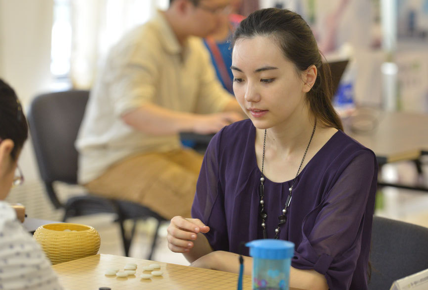 围棋混血美女颜美如仙 曾胜