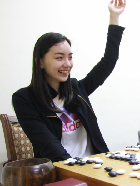 围棋混血美女颜美如仙 曾胜