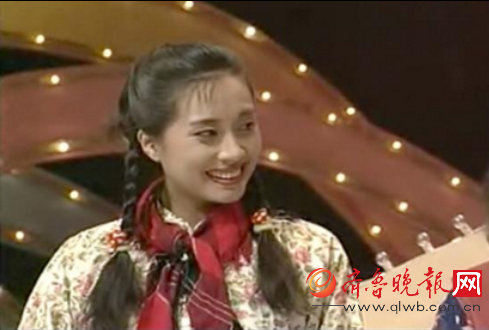 黑妹，她是春晚红人，名气不输蔡明，二婚后隐退相夫教子