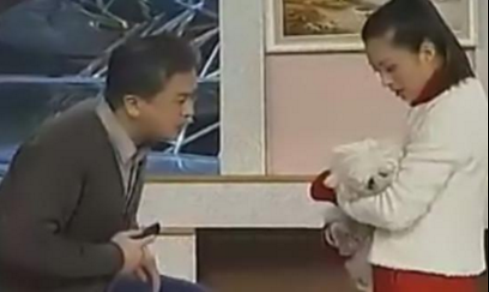 黑妹，她是春晚红人，名气不输蔡明，二婚后隐退相夫教子
