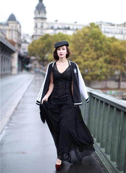 卢靖姗巴黎街拍 票房新星演绎混血儿的时尚法则
