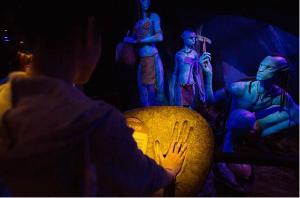 源自詹姆斯·卡梅隆系列电影的阿凡达：探索潘朵拉特展 即将在中国深圳开展