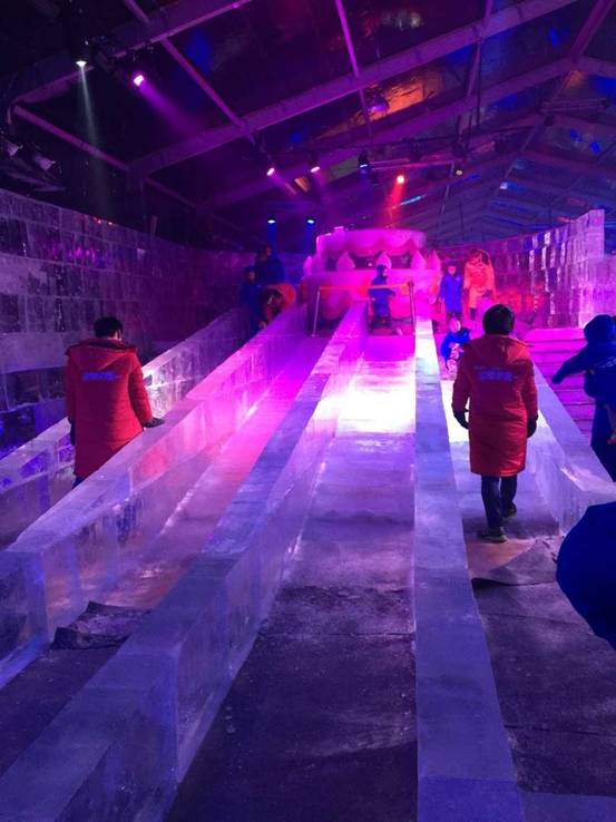 冰雪奇缘》室内冰雕展在京开幕 冰雕重现影片八大情节