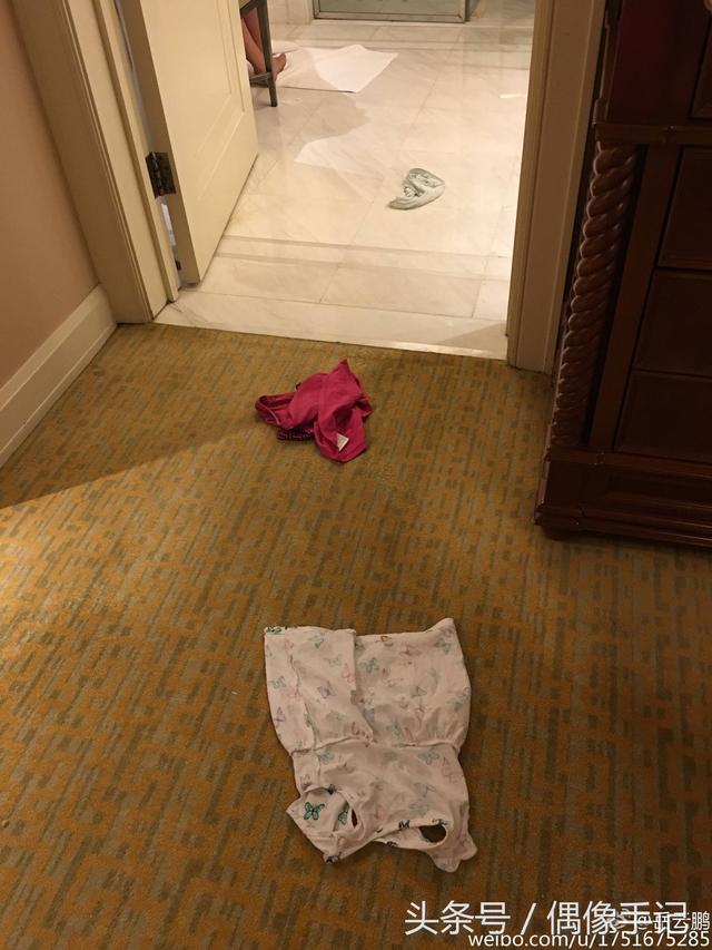 岳云鹏其实有一个女儿 还是个洒脱girl 洗澡衣服脱一路