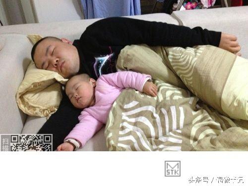 岳云鹏其实有一个女儿 还是个洒脱girl 洗澡衣服脱一路
