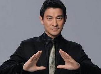 刘德华知恩图报，多年后，仍愿意给周润发做小弟