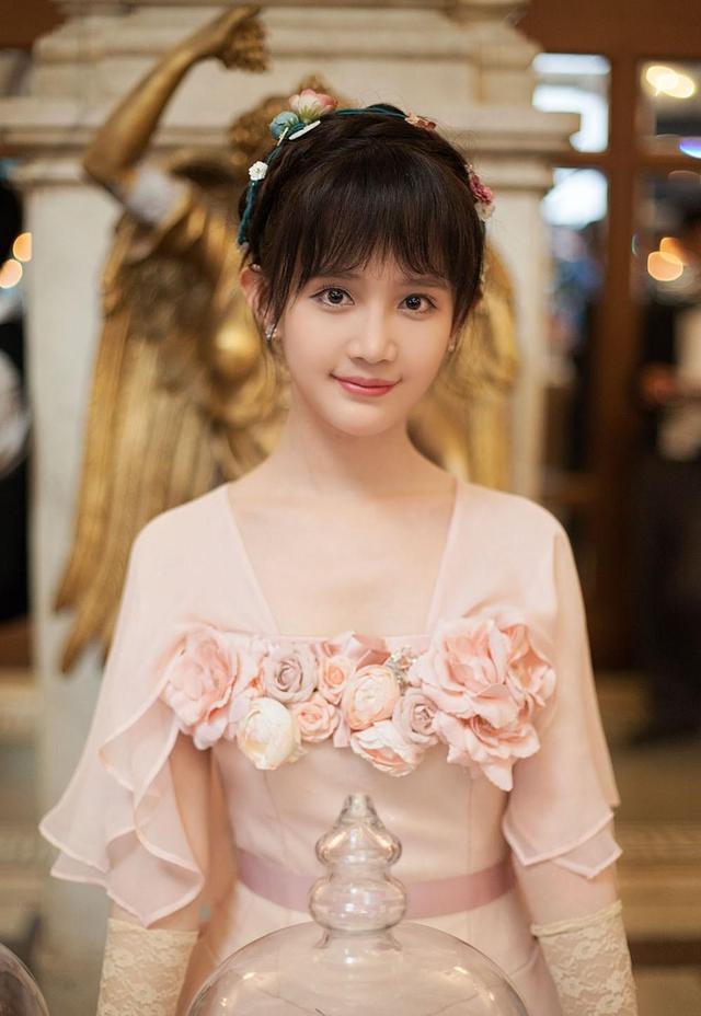 说到新疆美女不要只想到娜扎热巴佟丽娅 还有她们仨