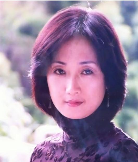 19岁参演《红楼梦》20岁和丈夫裸婚恩爱至今