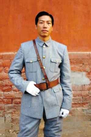 他是反派一哥 郑伊健死对头 把角色乌鸦表现的淋漓尽致
