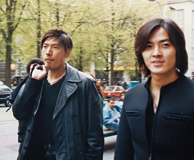 他是反派一哥郑伊健死对头把角色乌鸦表现的淋漓尽致