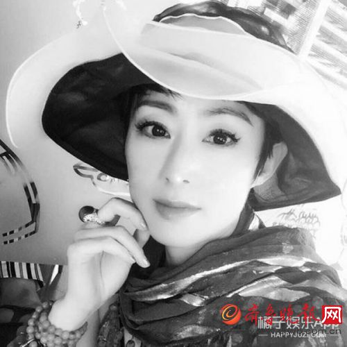 港片女神张敏近照曝光竟然开微博了 有没有觉得张天爱和她很像(图)