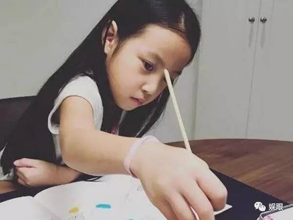 林心如生女取名“小海豚”赵薇祝福：还珠二代