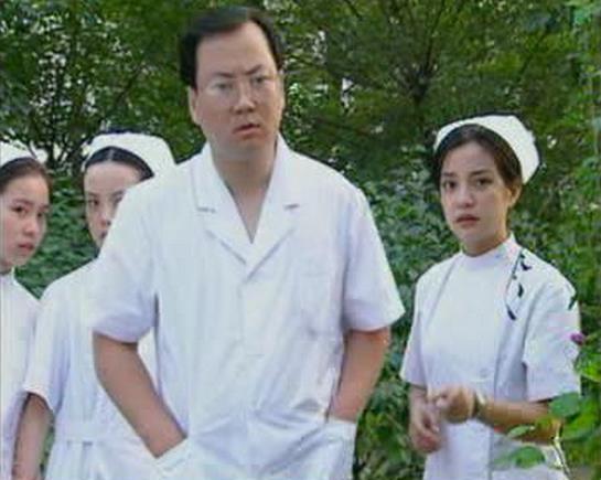 他靠春晚走红全国，赵薇给他配戏，50岁婚姻成谜