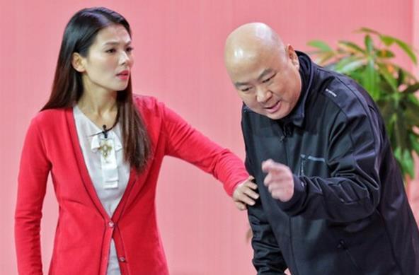 他靠春晚走红全国，赵薇给他配戏，50岁婚姻成谜