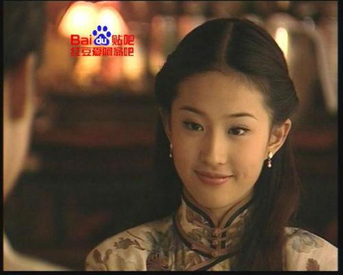 盘点众女星出道前清纯照 不像现在都整得差不多！
