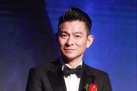 刘德华最理想妻子，成龙曾苦苦暗恋她，56岁美成这样