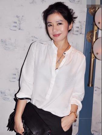 刘德华最理想妻子，成龙曾苦苦暗恋她，56岁美成这样
