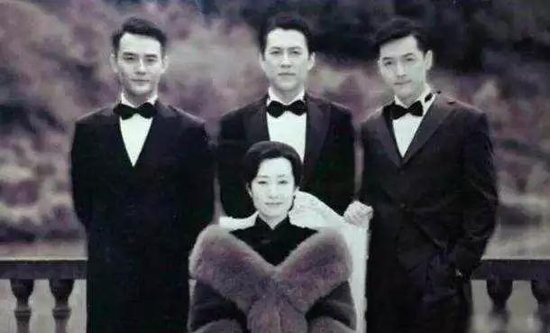 她是《琅琊榜》静妃，是《伪装者》大姐，40岁才大火
