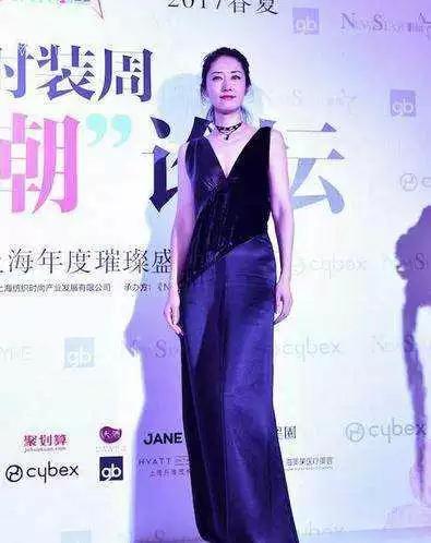 她是《琅琊榜》静妃，是《伪装者》大姐，40岁才大火
