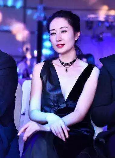 她是《琅琊榜》静妃，是《伪装者》大姐，40岁才大火