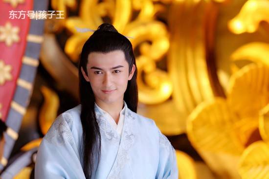 东华帝君与凤九是同学？演的第一个角色居然是娘炮！