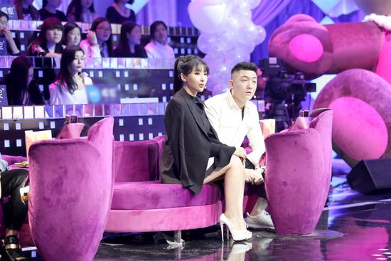 《饭饭男友》柳岩曝初吻体验：脸红像关公
