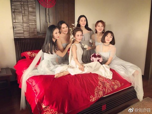 刘亦菲成最美伴娘 刘亦菲的大学同学竟然有他们