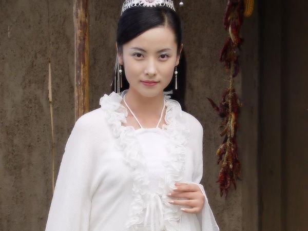 这两人年轻却沦为妈妈专业户 一个因太漂亮一个太有气质