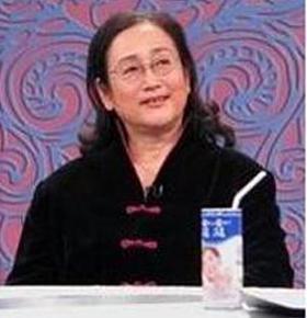 72岁“猪八戒”马德华儿子近照曝光 高大帅气