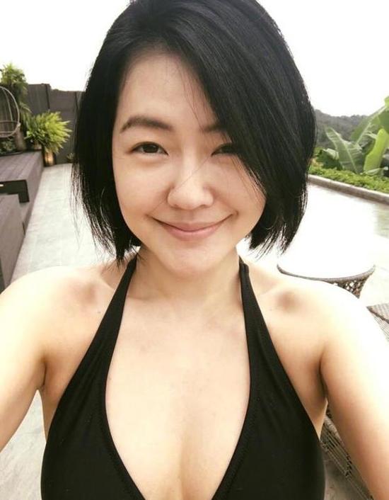 小S穿深V泳装秀身材 和大女儿合照似姐妹