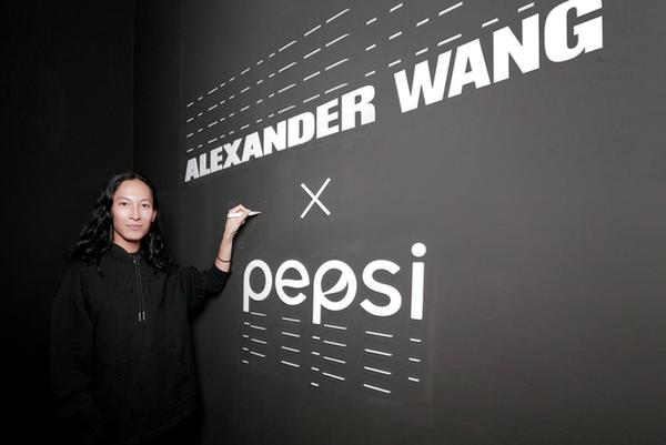 Pepsi x Alexander Wang百事可乐无糖限量罐发布会掀城中热潮