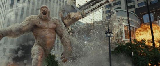 《狂暴巨兽》新预告巨兽毁城场面炸裂！
