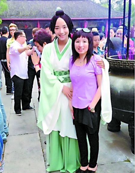 王珞丹“贤后”造型曝光 网友：女装版葛优穿越古代