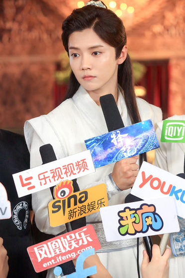 《择天记》开放初次媒体探班 古装鹿晗被夺