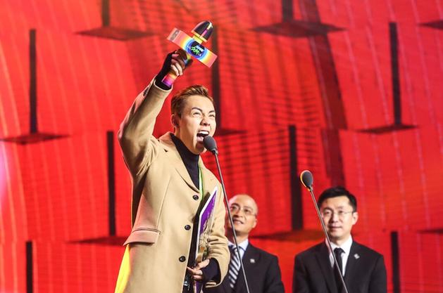 陈伟霆入职爱奇艺“当官”了 不穿秋裤的鹿晗成亚洲万能