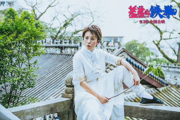 电影《羞羞的铁拳》曝“挨打版”海报
