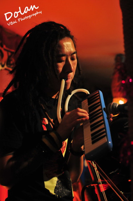 都兰乐队演绎蒙古族传统音乐 民谣风格引共鸣