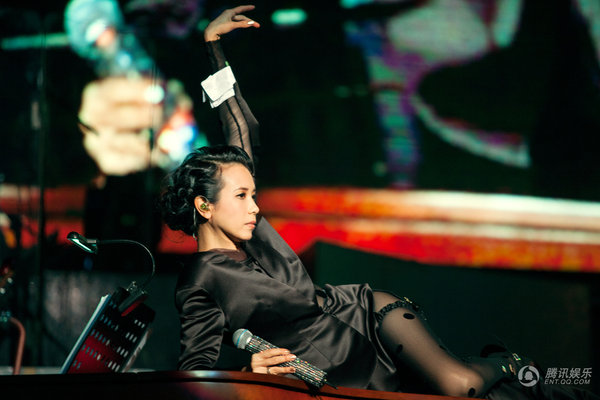 莫文蔚20周年巡演重庆站 全场齐唱《如果没有你》