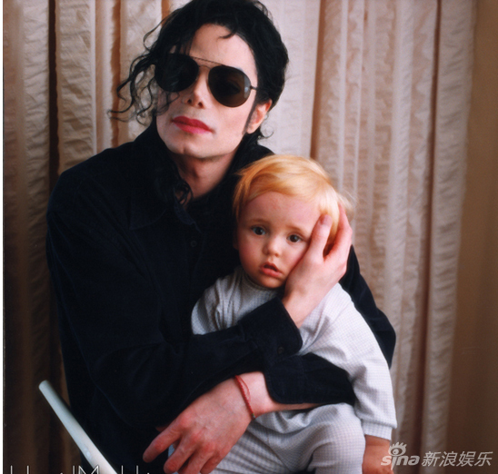 MJ辞世五周年 温馨亲子旧照演绎爸爸去哪儿