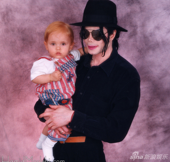 MJ辞世五周年 温馨亲子旧照演绎爸爸去哪儿