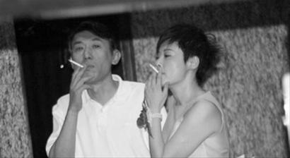 李宇春张柏芝抽烟照曝光 揭公开犯烟瘾的明星