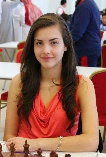 加拿大19岁国际象棋女神照片曝光