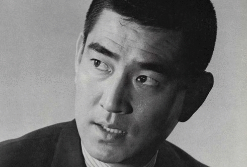 日本男演员高仓健10日因病去世享年83岁